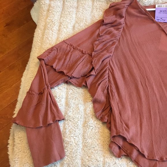 NWT Woman’s flowy type blouse by Love Sam - Picture 3 of 7